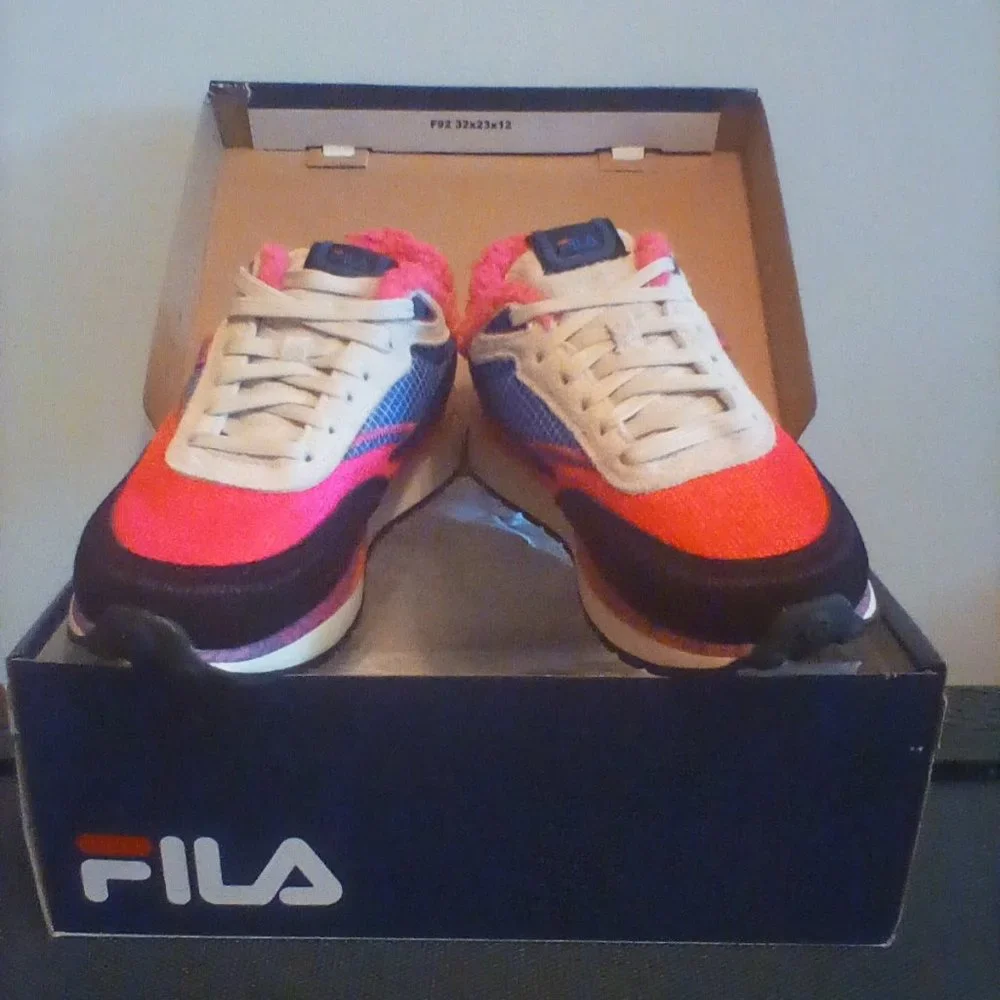 NWB FILA Reno Women's Shoes Size 9 with Sherpa Pink Purple Black